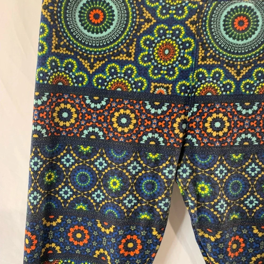 LuLaRoe Blue and Green Geometric Leggings - Picture 2 of 5